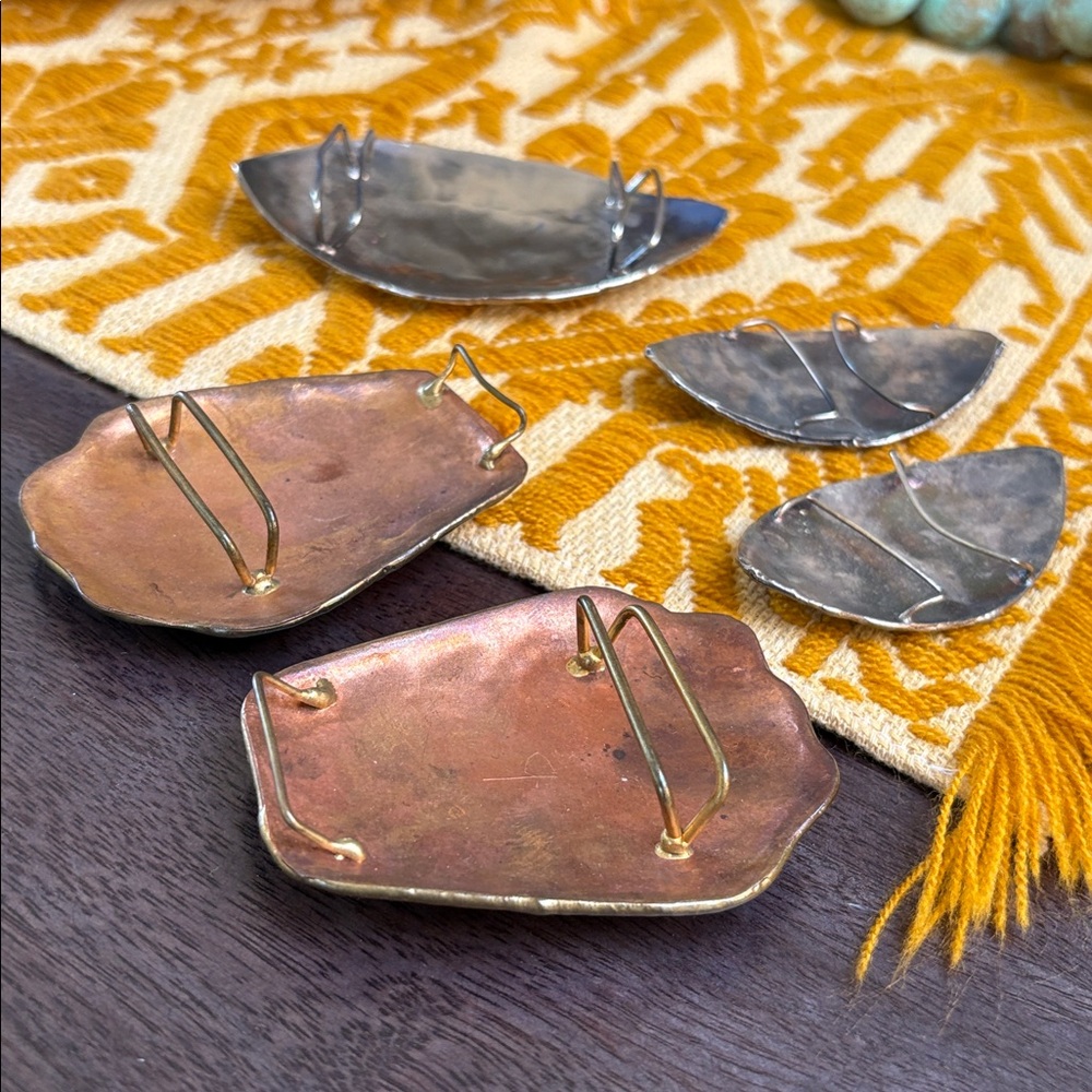 Lot of 5 Handmade Metal Belt Buckles and 3 Woven Sashes - Picture 8 of 12